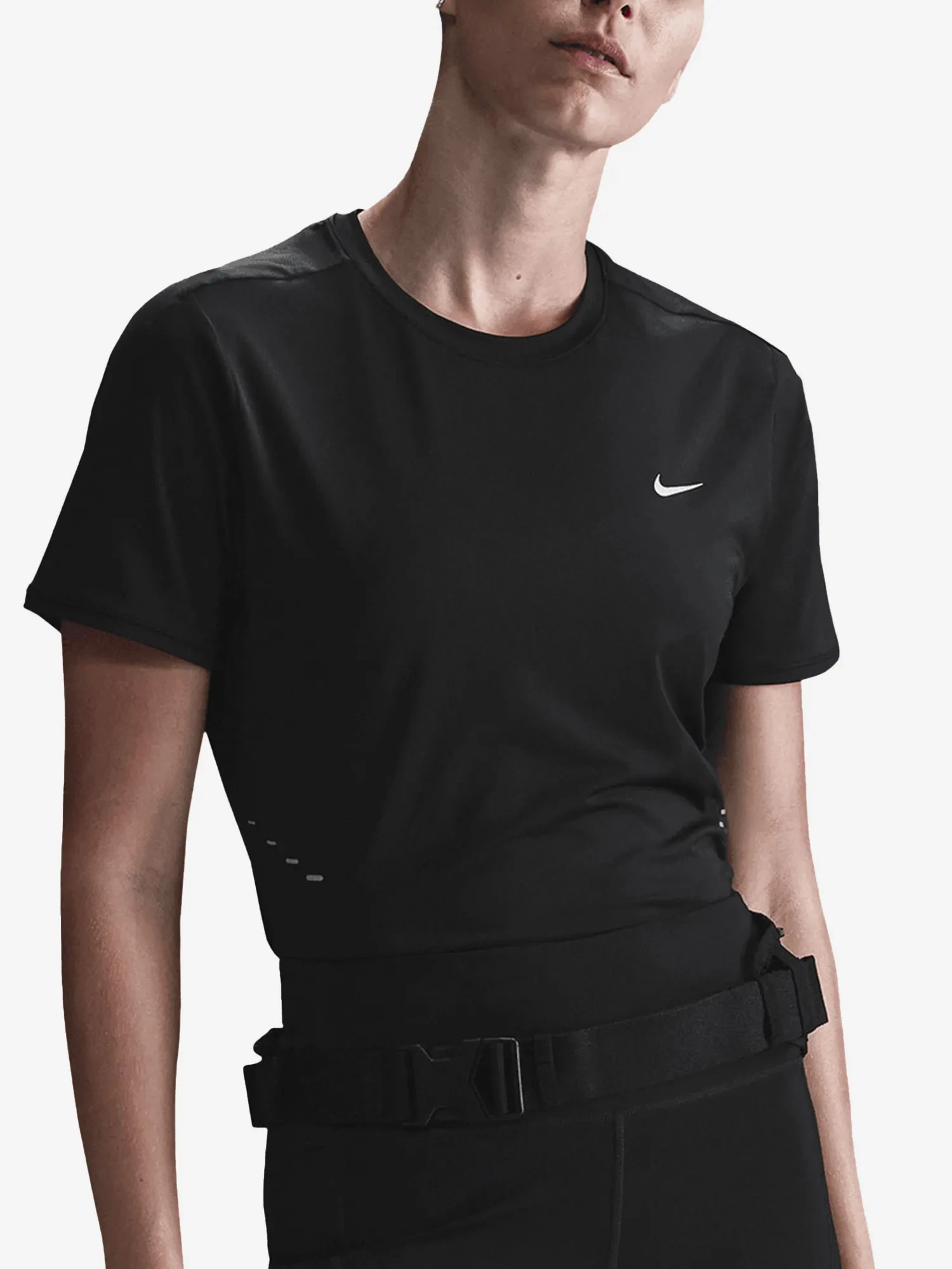 Футболка жіноча Nike Swift DF SS