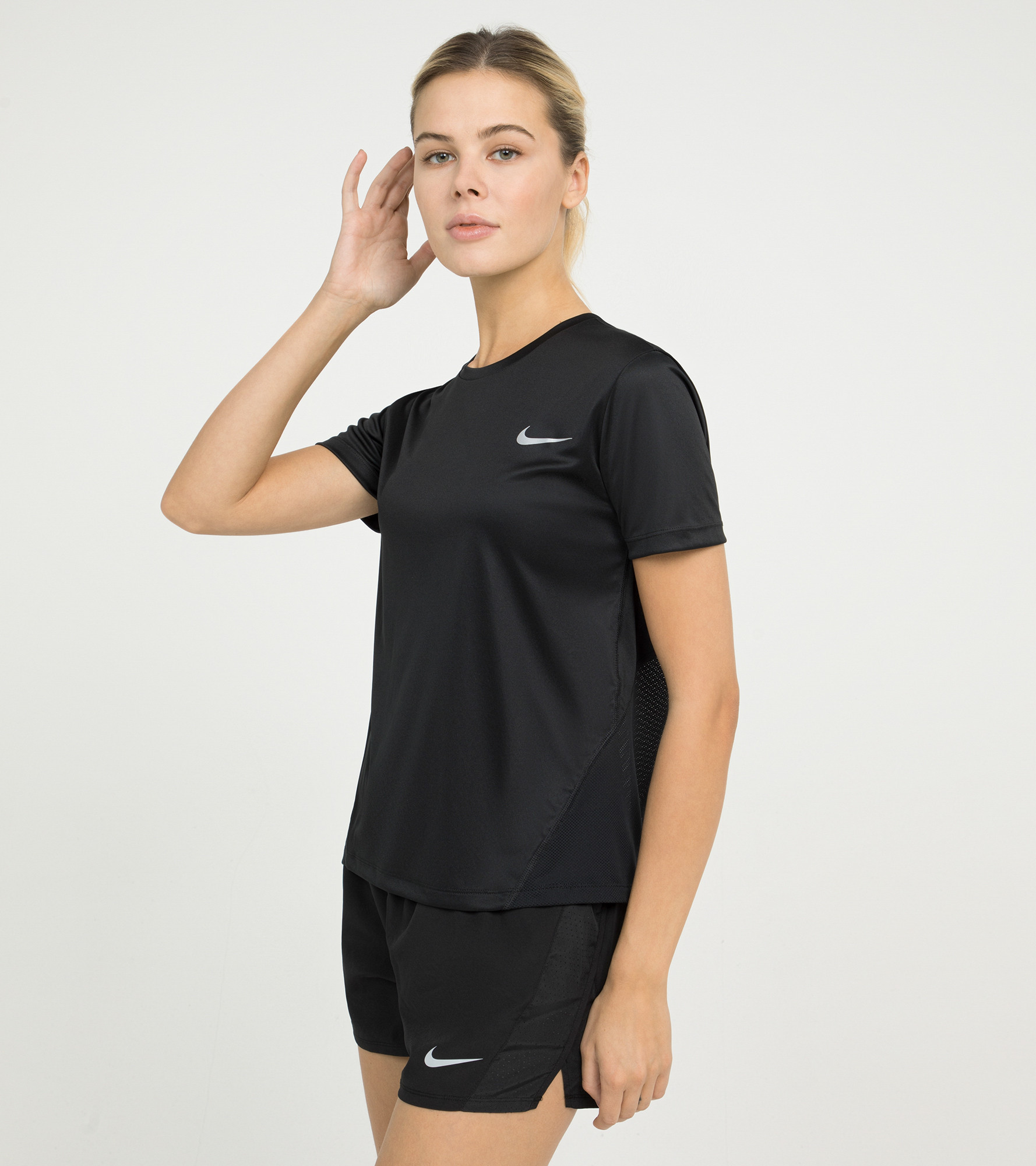 Футболка жіноча Nike Miler