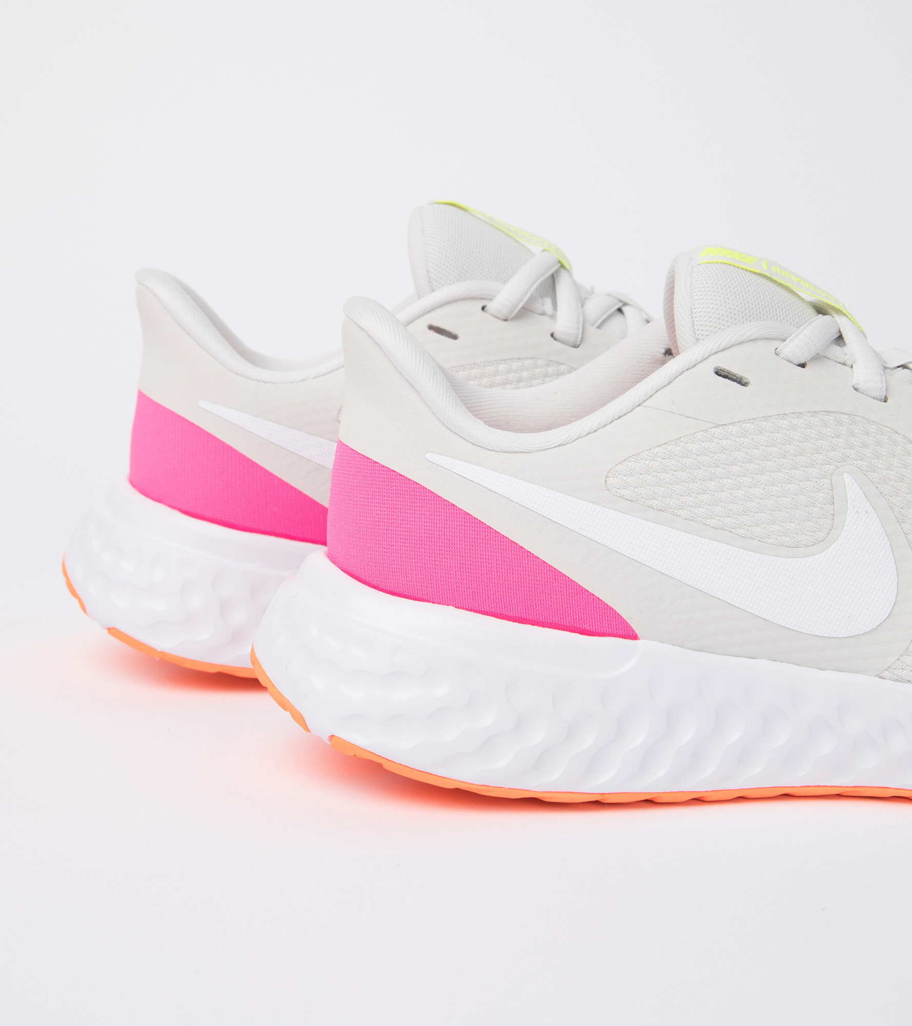 Кроссовки женские Nike Revolution 5